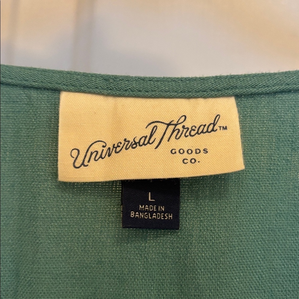 Universal Thread Green Apparel - Picture 2 of 3